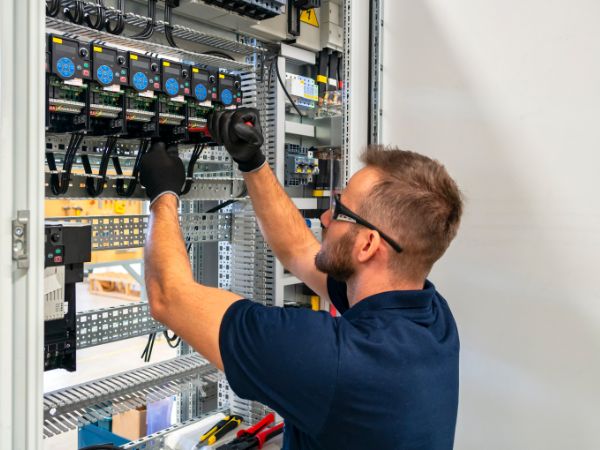 Industrial Electricians